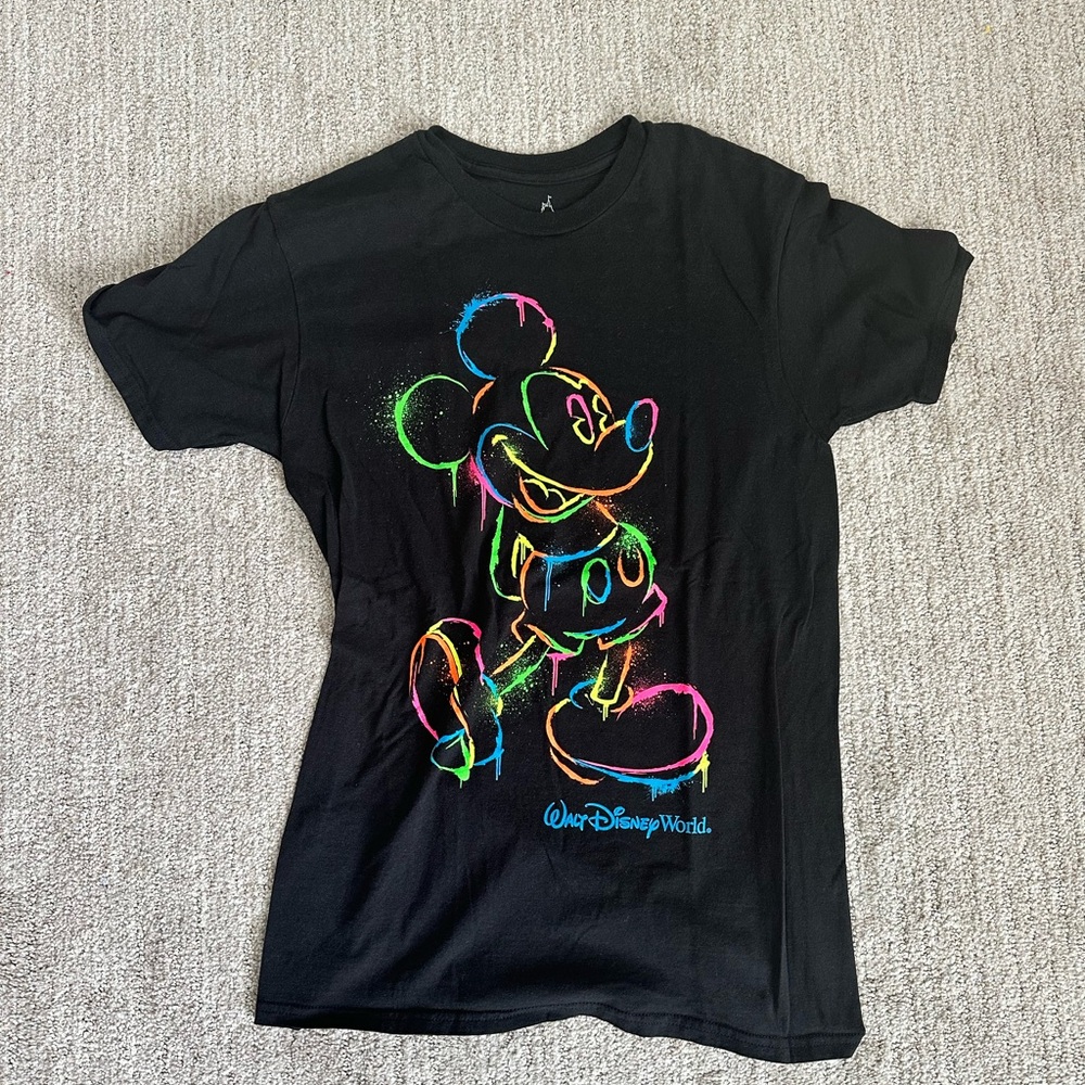 Men’s size small Walt Disney World Mickey Tee excellent used condition